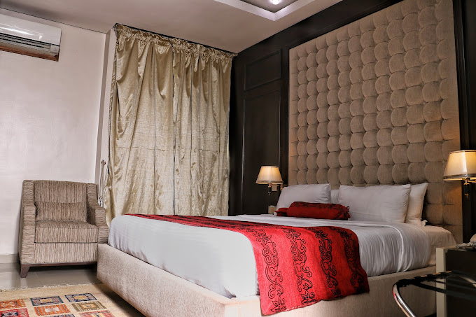 /web/uploads/116/Best Western Plus Ibadan/room-photos/Executive Suite/best westwen exec suite.jpg
